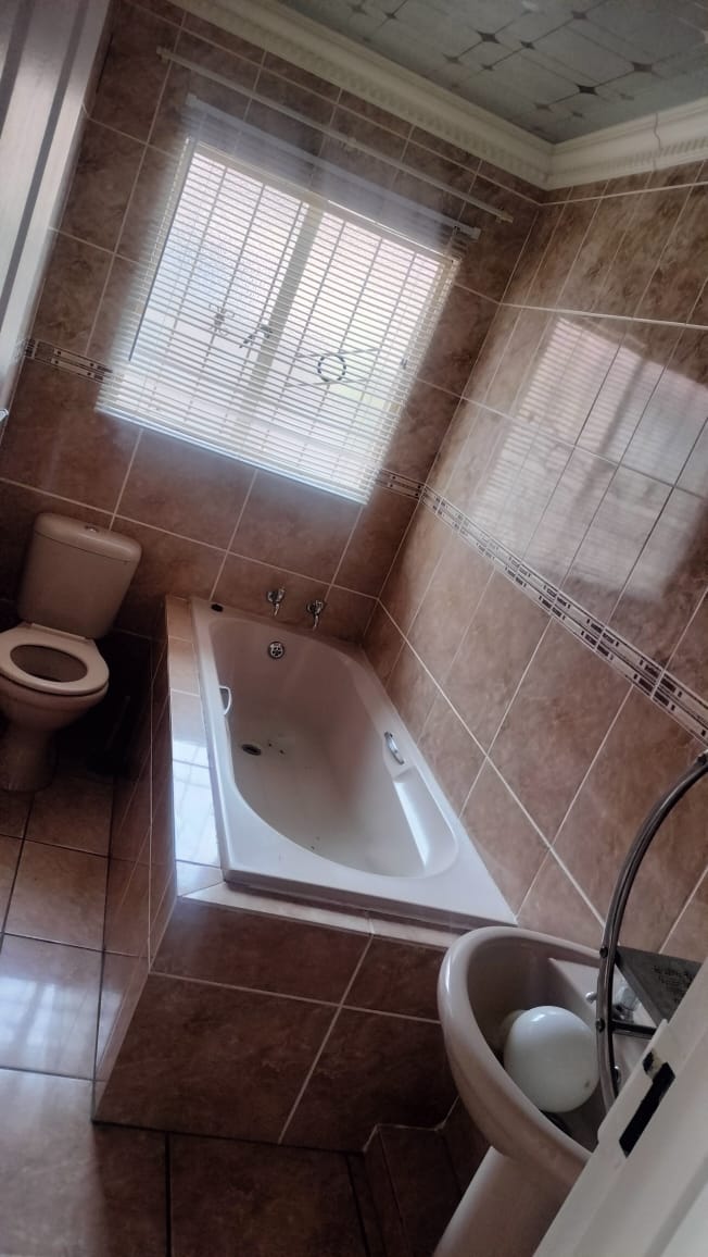 4 Bedroom Property for Sale in Mandela View Free State